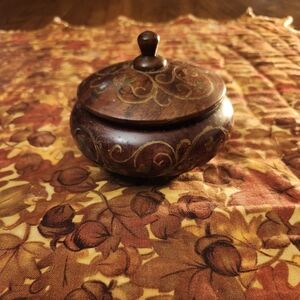 VERY PRETTY wooden pyrography trinket box.  Hand crafted.